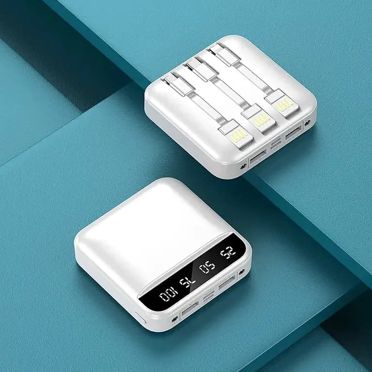 promosyon iki beyaz powerbank, dört gömülü kablo ve dijital göstergeli