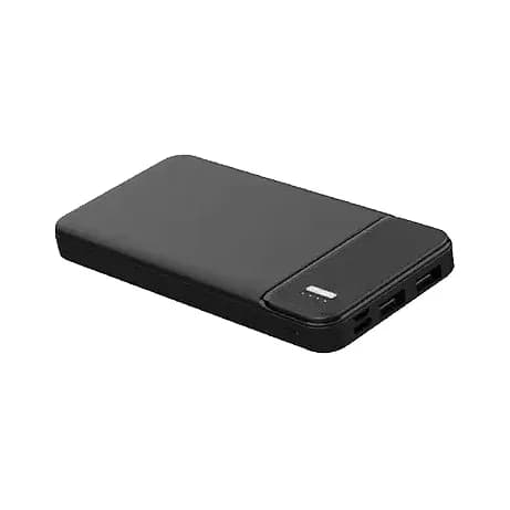 promosyon siyah taşınabilir powerbank, yan panoda USB çıkışları, yatık üstten çapraz çekim