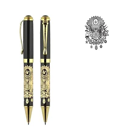 promosyon siyah altın metal kalem, Osmanlı arması kabartması, beyaz fonda dikey çekim