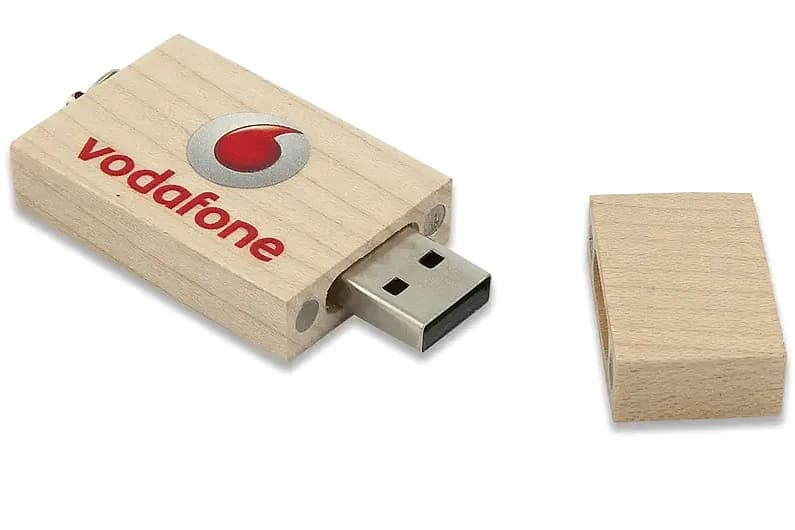 promosyon ahşap USB bellek, kırmızı yazı ve damla logosu baskılı, metal bağlantı uçlu, kapaklı