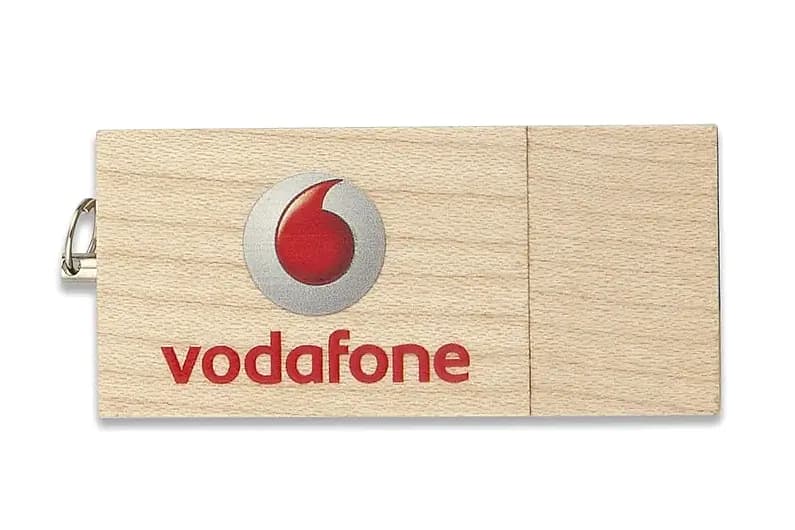 promosyon açık ahşap USB bellek, kırmızı yazı ve kırmızı damla simge baskılı, metal halkalı
