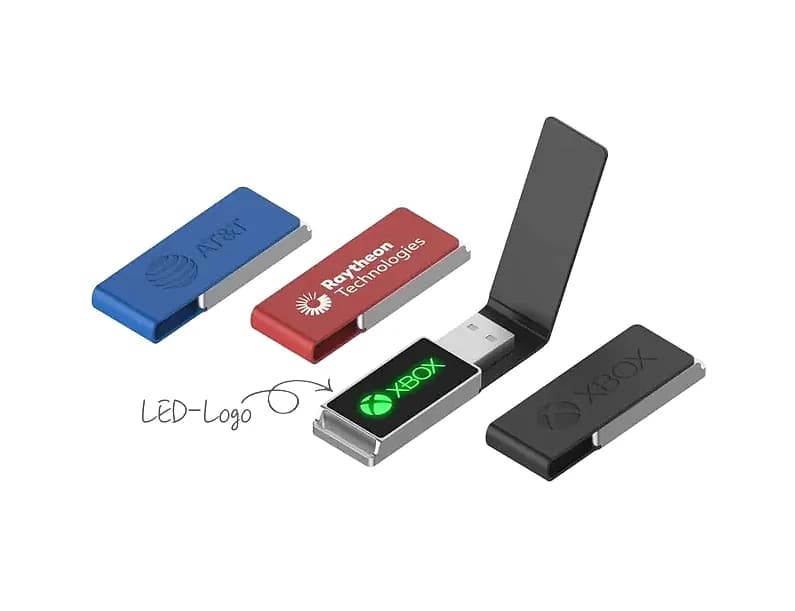 promosyon dört adet deri kapaklı USB bellek, farklı marka baskıları ve ışıklı logo