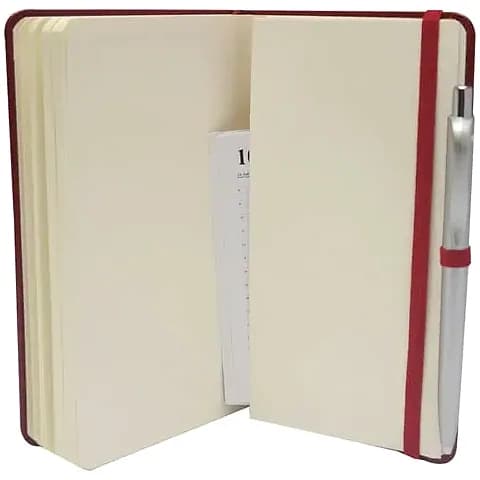 promosyon krem kapaklı açık defter, bordo lastik ve sayfa arasında gümüş kalem