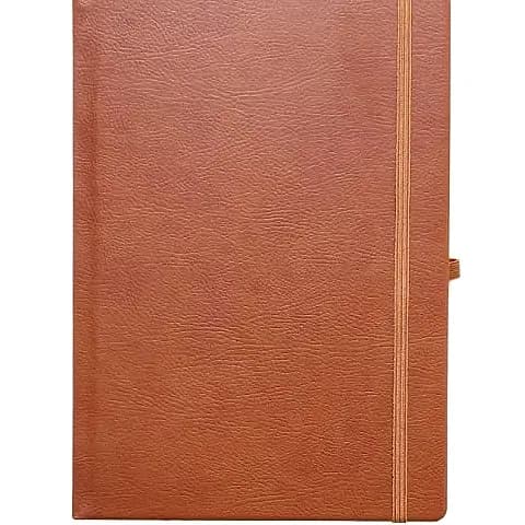 promosyon kahverengi dokulu defter kapağı, sağda lastik bant ve kalem tutucu, beyaz arka plan