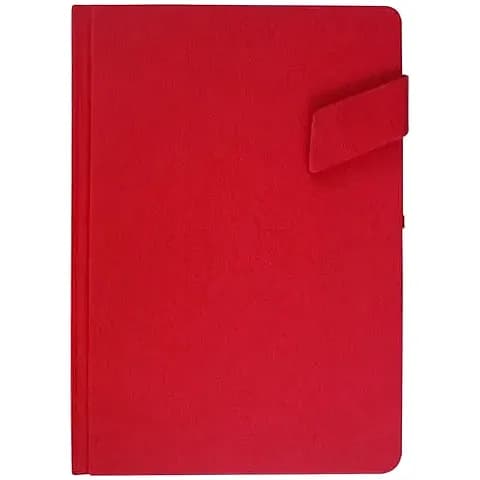 promosyon kırmızı deri defter, yatay kapak kapatma bandı ve beyaz fon