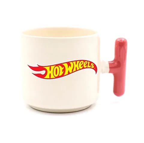 Kırmızı kulplu krem promosyon latte fincanı; kırmızı-sarı logo baskı örneği