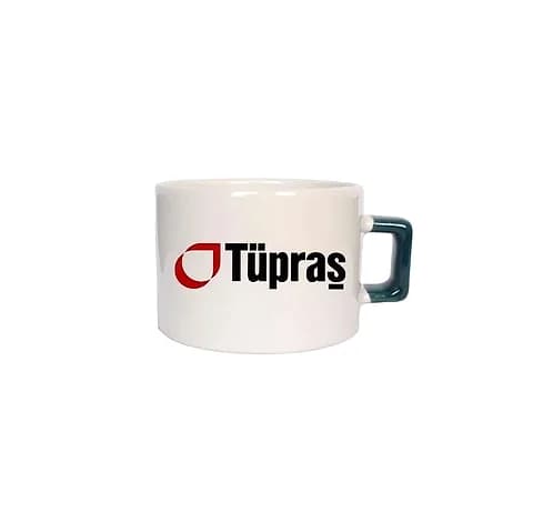 Beyaz promosyon Nescafe fincanı; koyu yeşil kulplu, rafineri logosu baskılı