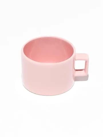 Pastel pembe porselen promosyon kahve fincanı; hafif üstten açı, içi görünür